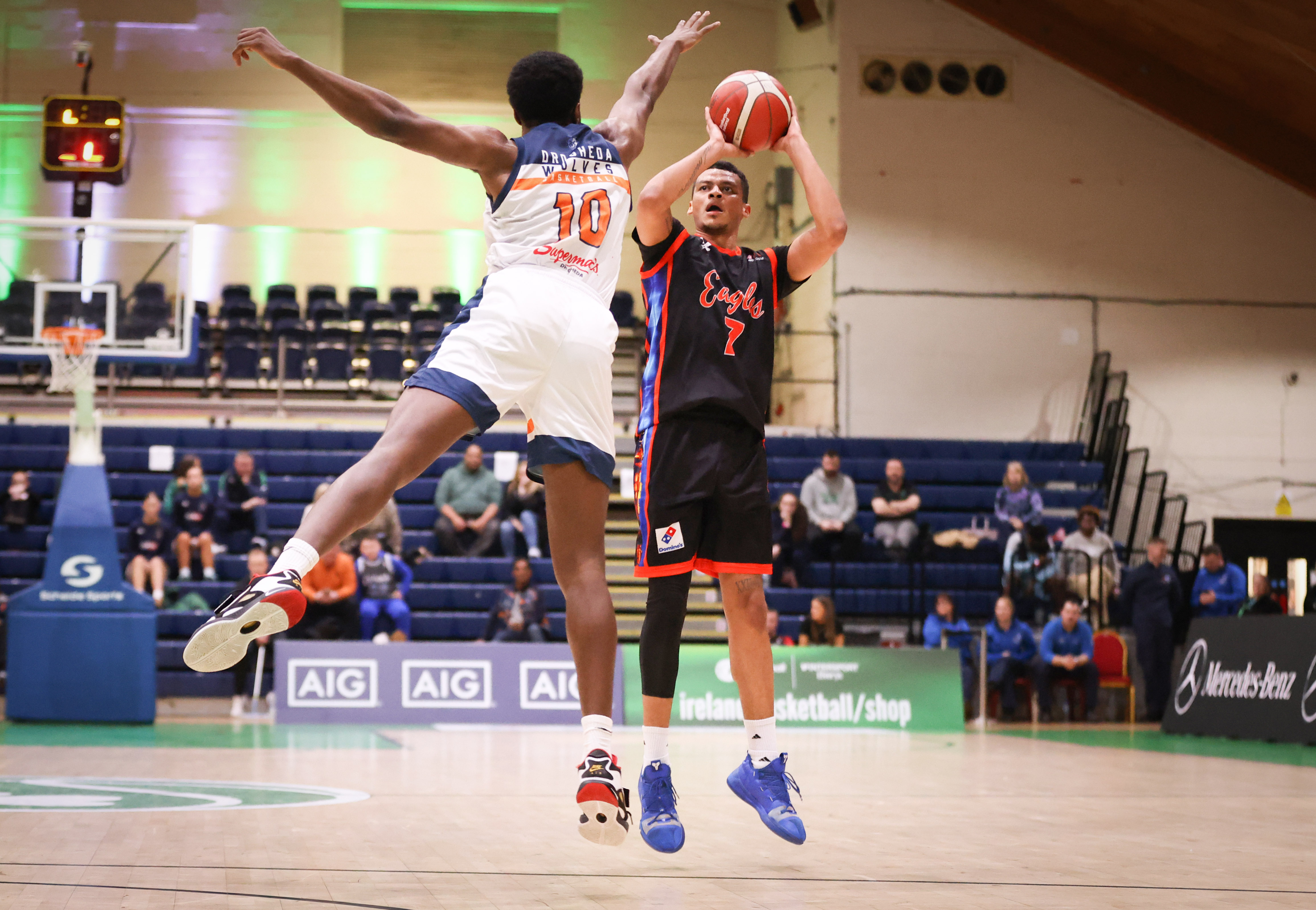 Ryan Leonard shooting a jump shot